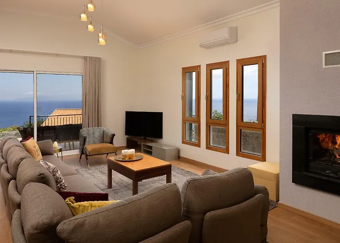 Villa Sunrise View By Homie Santa Cruz (Madeira)
